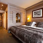 Champs Fleuris Hotel