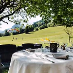 Champs Fleuris Hotel