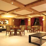 Hotel Champs Fleuris 4*