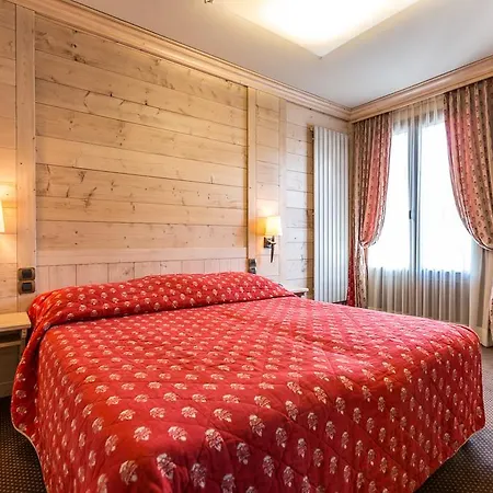 Hotel Champs Fleuris 4*