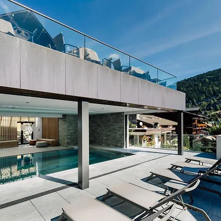 Champs Fleuris Hotel 4*
