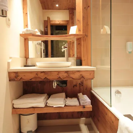 Champs Fleuris Hotel 4*