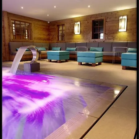 Champs Fleuris Hotel 4*