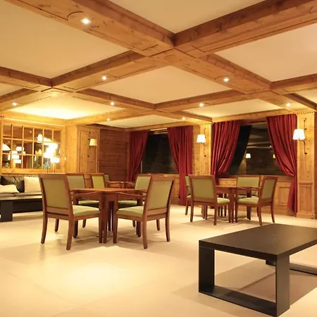 Hotel Champs Fleuris 4*