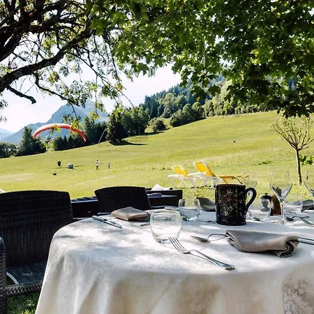 Champs Fleuris Hotel