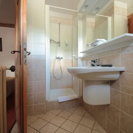 Champs Fleuris Hotel 4*