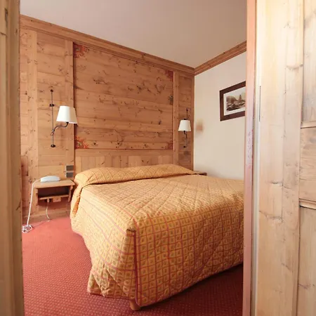 Hotel Champs Fleuris 4*