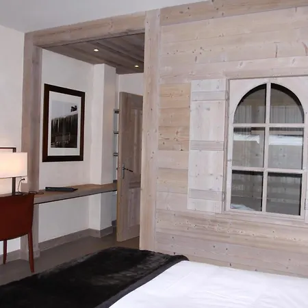 Hotel Champs Fleuris 4*