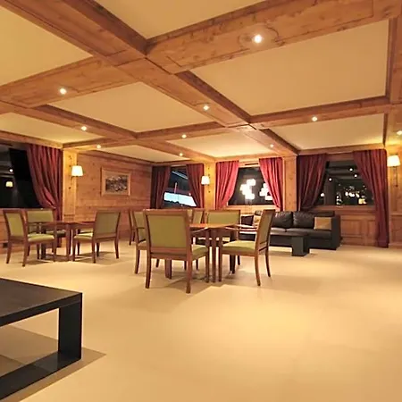 Champs Fleuris Hotel 4*