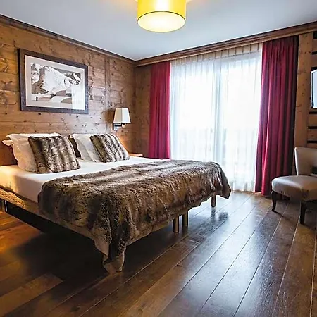 Champs Fleuris Hotel 4*