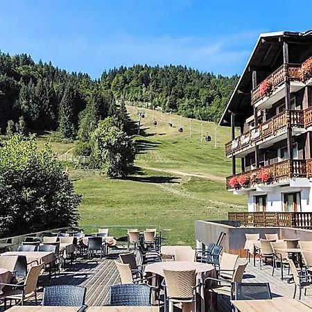 Champs Fleuris Hotel 4*