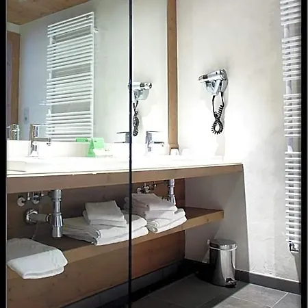 Hotel Champs Fleuris 4*