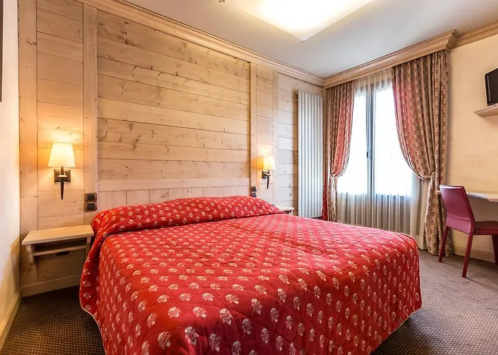 Hotel Champs Fleuris 4*