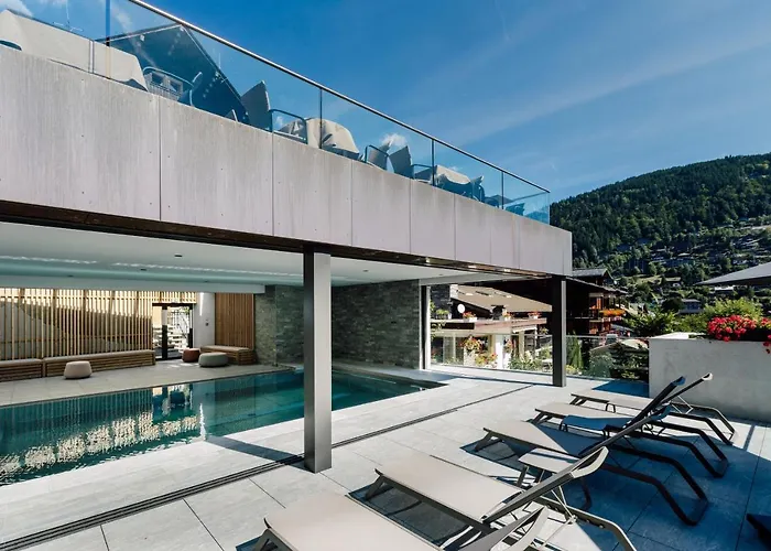 Champs Fleuris Hotel 4*